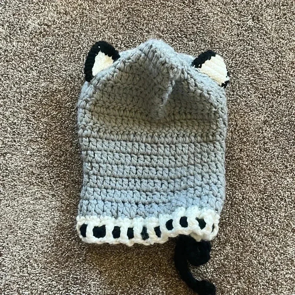 Racoon‎ Knotted Cowl Neck & Hat